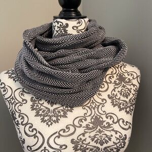 Infinity scarf